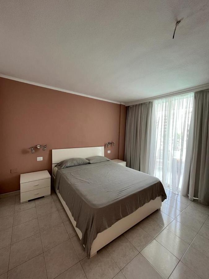 Cozy Apartment Near The Beach Playa de las Américas Exterior foto